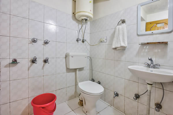 Modern Washrooms by top resorts in manali